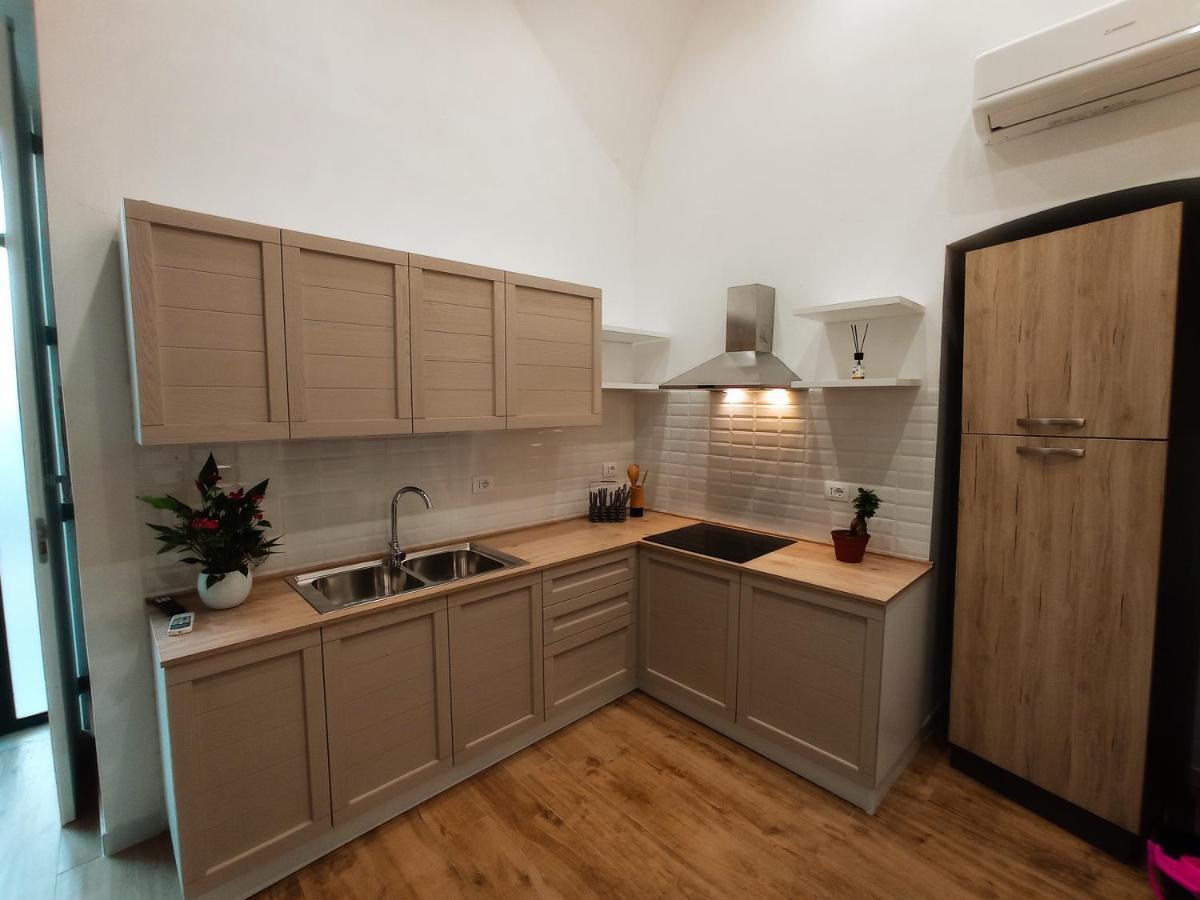 Suites Elifani Marina Трані Екстер'єр фото